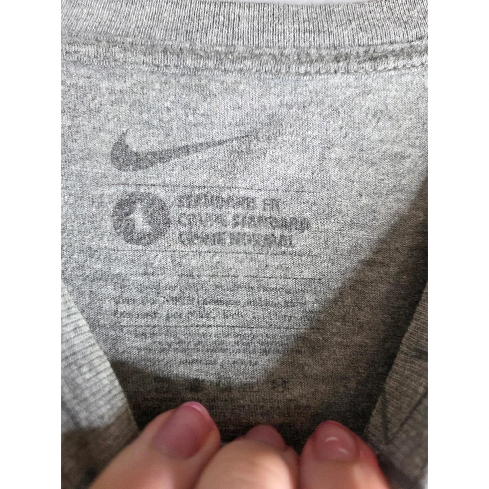 Nike Alabama Crimson Tide Bama Mens Gray Graphic T-Shirt‎ Size L Standard Fit